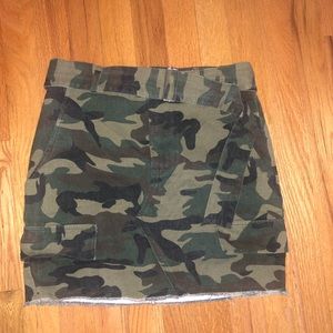 Camo mini skirt